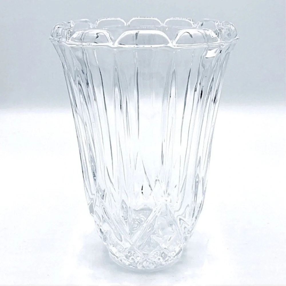 Very Pretty Crystal Vase, Excellent Condition.‎
